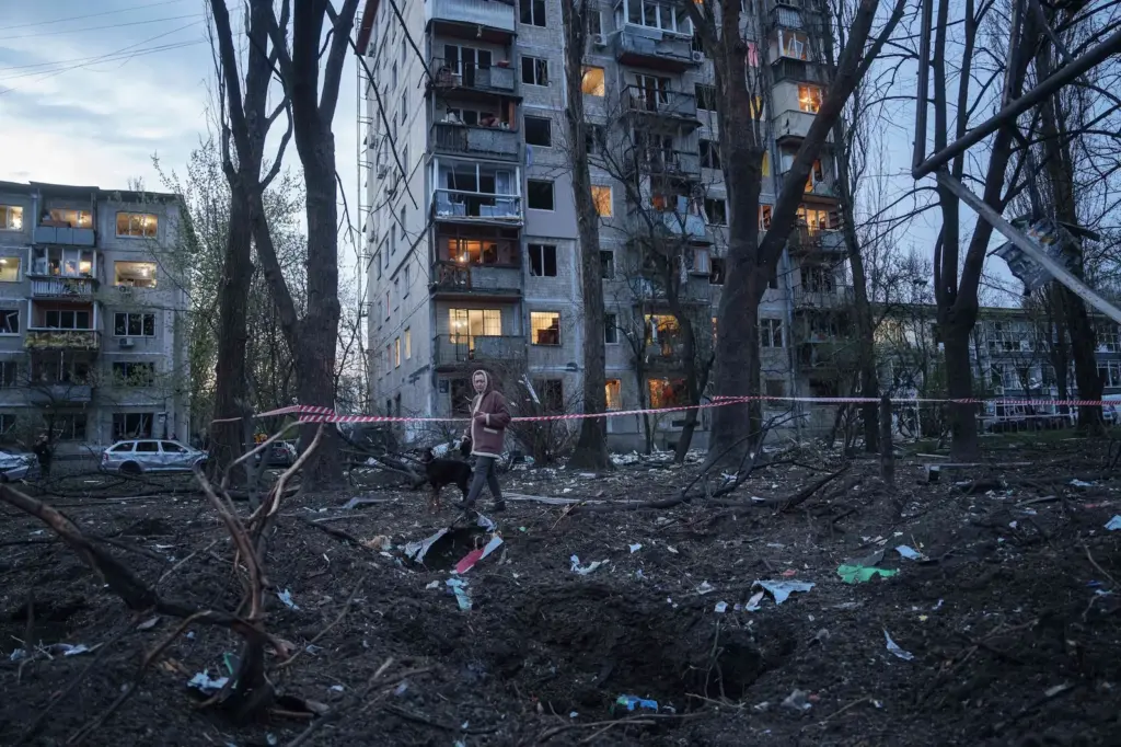Russia resumes bombings in Ukraine after Easter truce, causing at least 15 deaths