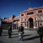 Milei closes the Casa Rosada to accredited press amid corruption scandals