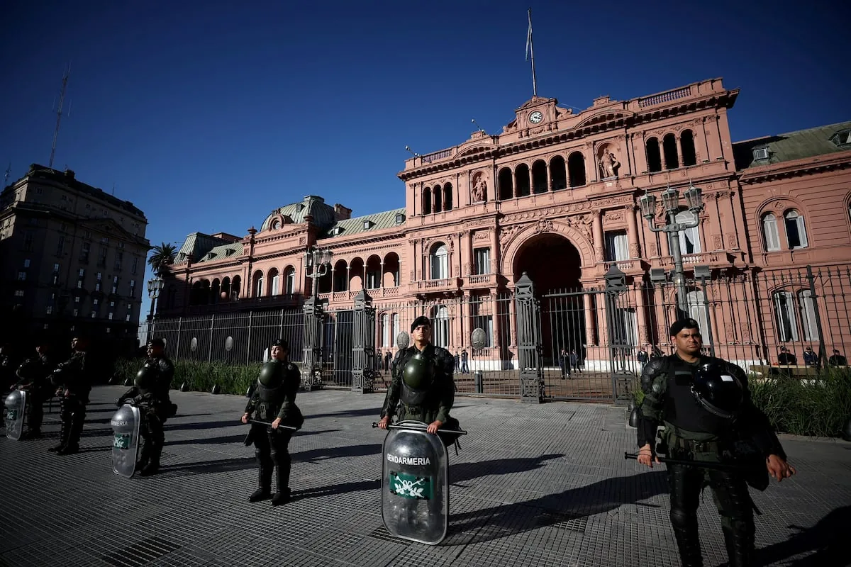 Milei closes the Casa Rosada to accredited press amid corruption scandals