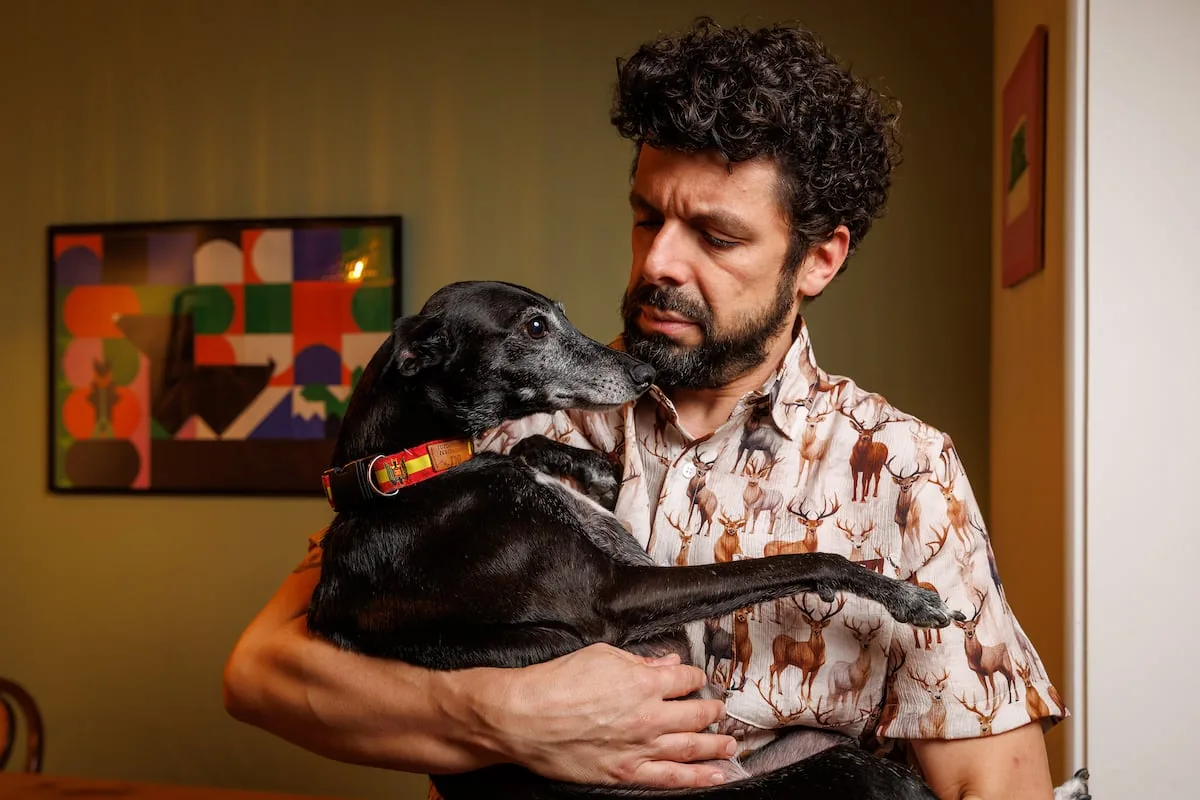 Javier Rodríguez, writer: “There is a political issue in giving a dog a voice in a novel”