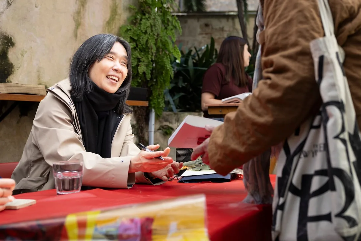 Amélie Nothomb and Han Kang: a Sant Jordi between champagne and roses