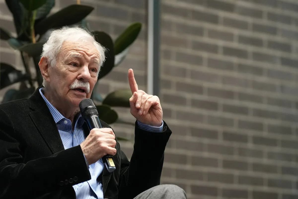 Junts youth stir up Sant Jordi week by calling for a boycott of Eduardo Mendoza