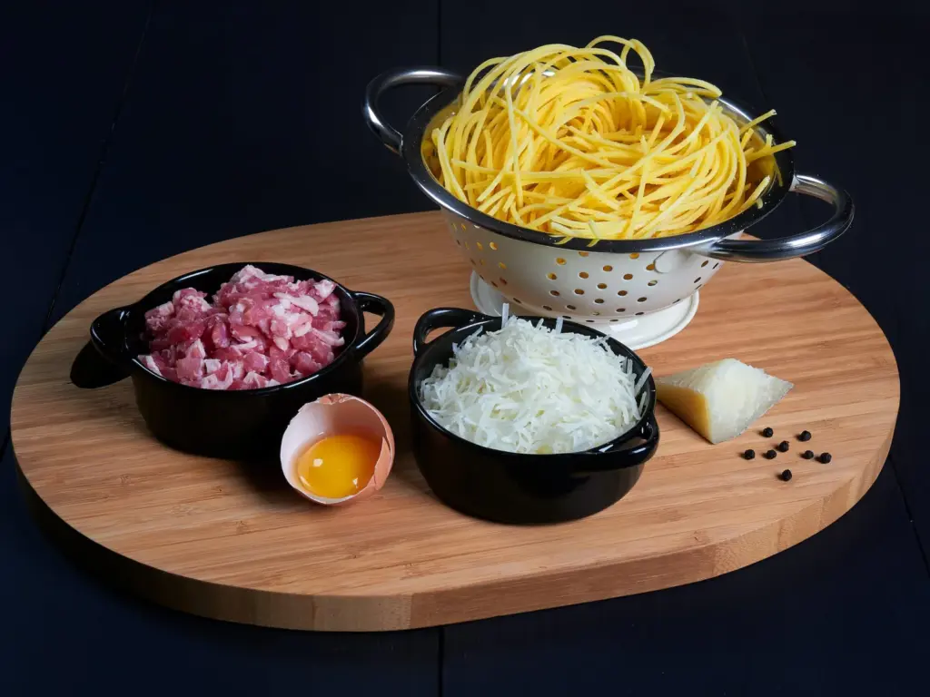 How to make the most loved and mistreated recipe of Italian cuisine: errors and forbidden ingredients of pasta carbonara