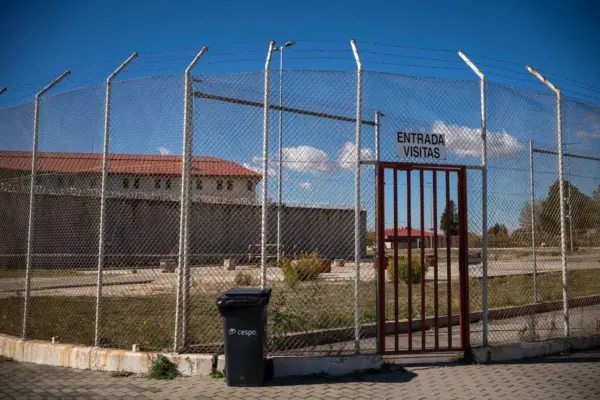 A week in Valdemoro prison: eight mobile phones, more than 150 pills and half a kilo of drugs