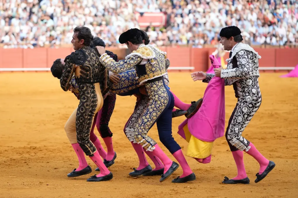 Morante de la Puebla, gored by the fourth bull of the bullfight in La Maestranza