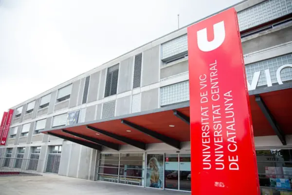 The Government will finance half of the tuition fee for Medicine at the University of Vic