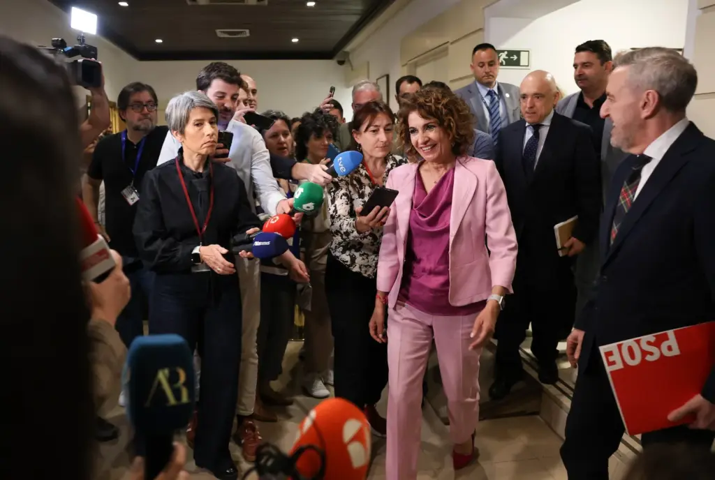 Montero accuses the PP of the “misuse” of the Senate after forcing her to appear “for being the PSOE candidate in Andalusia”