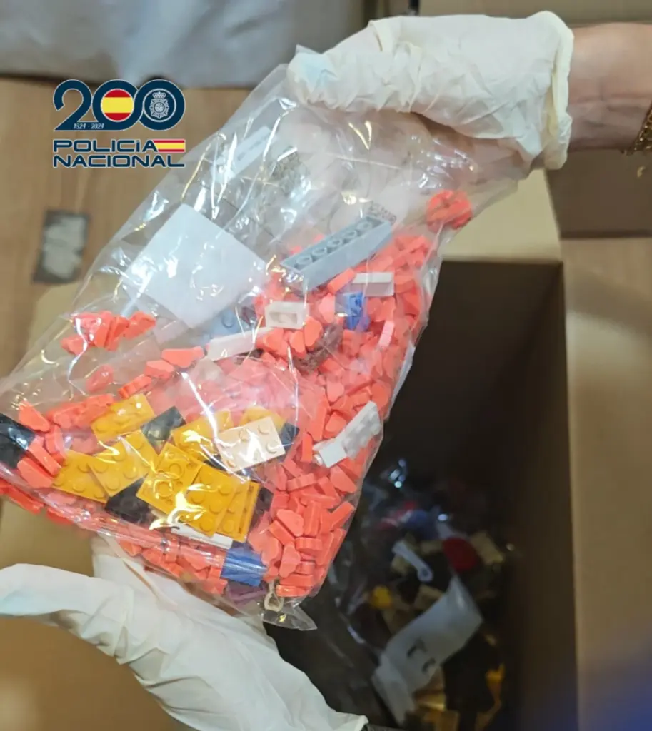 More than 5,000 pills in a toy kit: the failed method of two drug traffickers for a drug shipment