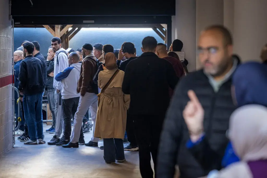 “Sentencias: no constan”: behind the most sought-after paper at the Moroccan consulate