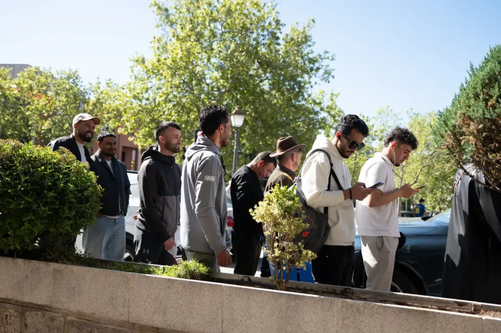 This is how to get papers in Spain: "It has changed my life"