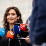 The Supreme Court accepts Ayuso's appeal to block Pedro Sánchez's immigrant regularization