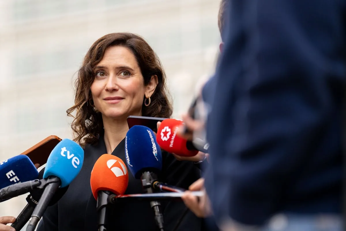 The Supreme Court accepts Ayuso's appeal to block Pedro Sánchez's immigrant regularization