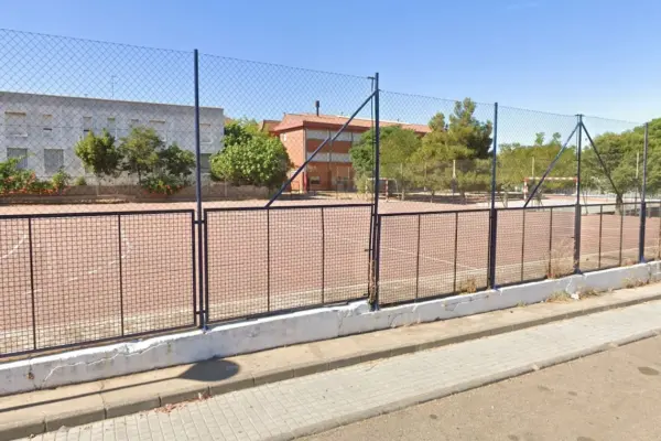 Teenager shot in Badajoz while playing at a school