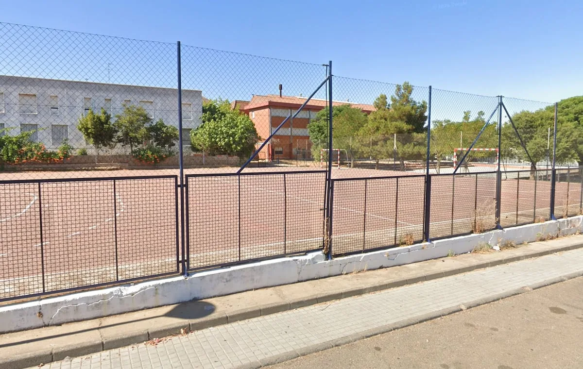 Teenager shot in Badajoz while playing at a school