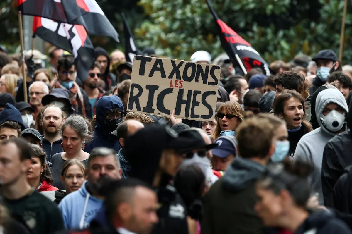 Not paying taxes, the privilege of the new aristocracy
