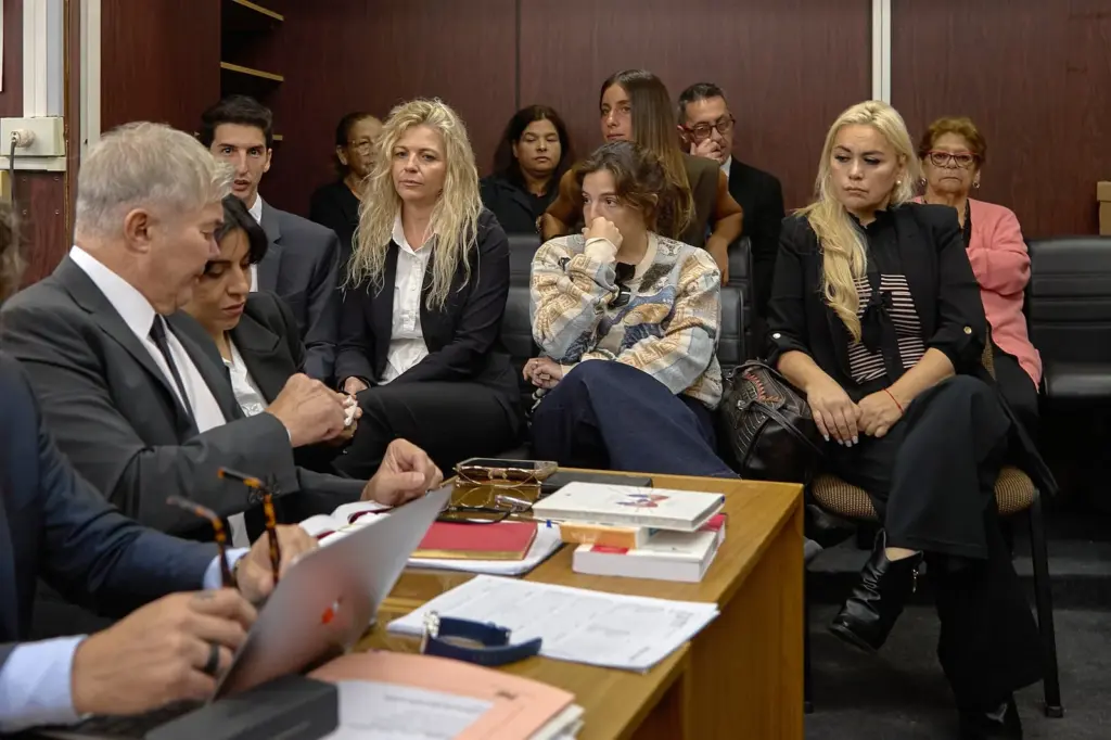 El nuevo juicio por la muerte de Maradona: ¿asesinato, negligencia o un desenlace inevitable?