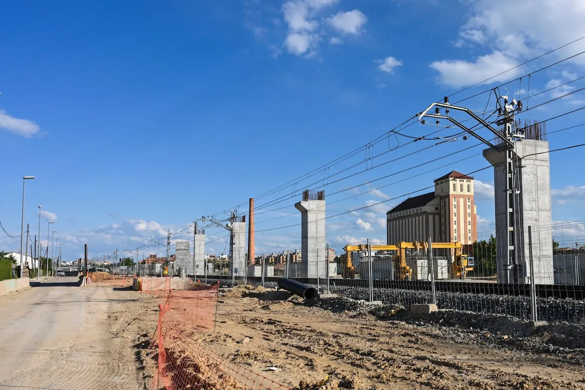 A person dies after being hit by a train near Palencia station