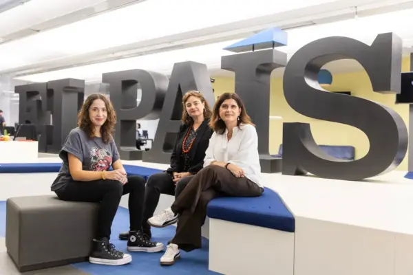 A report by EL PAÍS on where the clothes from containers go wins the VI Vicente Verdú Award for Journalism and Innovation