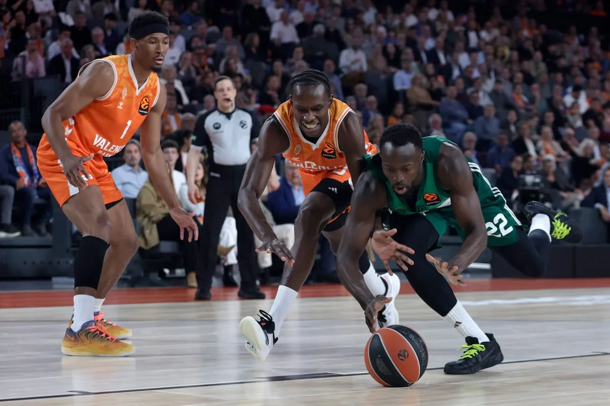 Panathinaikos disrupts Valencia Basket's plans and takes the lead in the series