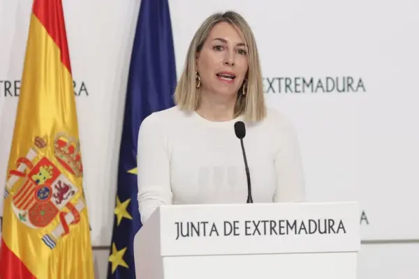 Follow live María Guardiola's speech