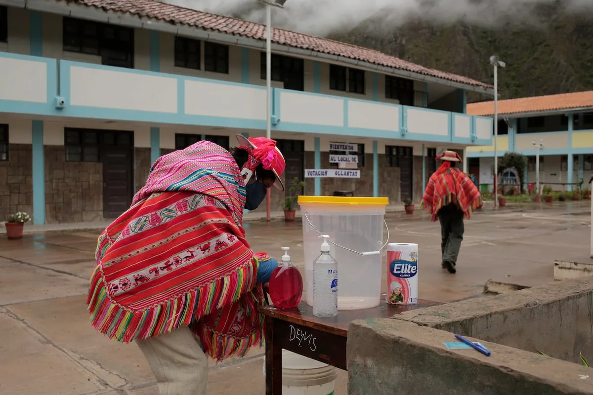 The second place for the final round in the Peru elections is decided in the courts