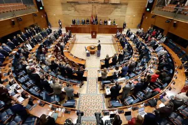 Madrid boosts the budget for its deputies' taxis to 270,000 euros per year, whose salaries have been raised four times in two years