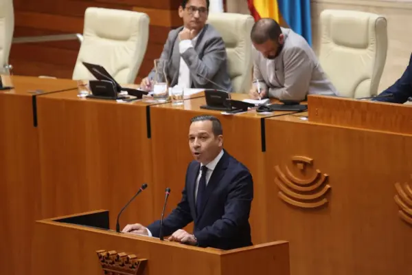 “I call things by their name: national priority,” proclaims the satisfied Vox spokesperson in Extremadura