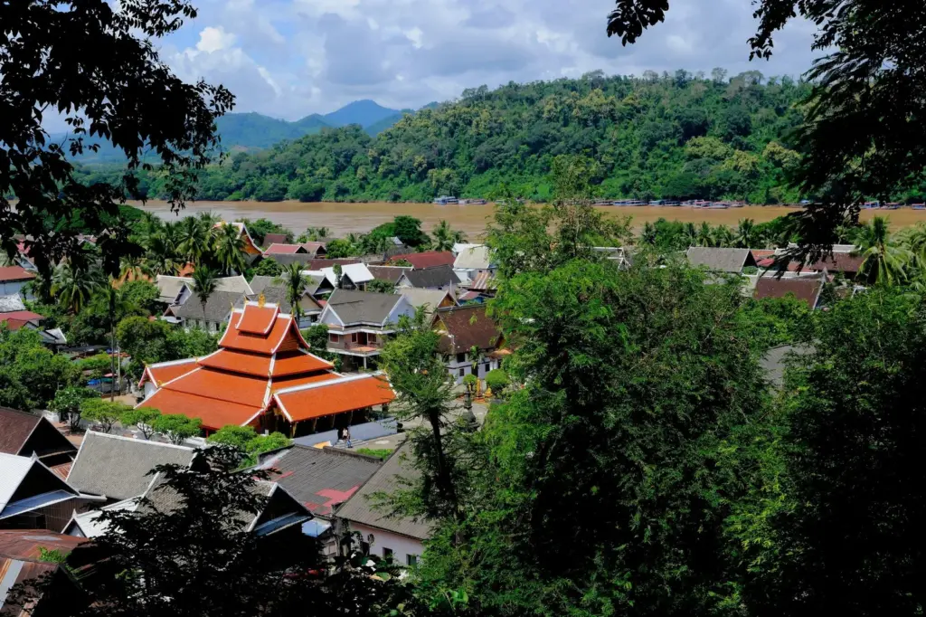 Antigua ciudad de Luang Prabang sobre el río Mekong.