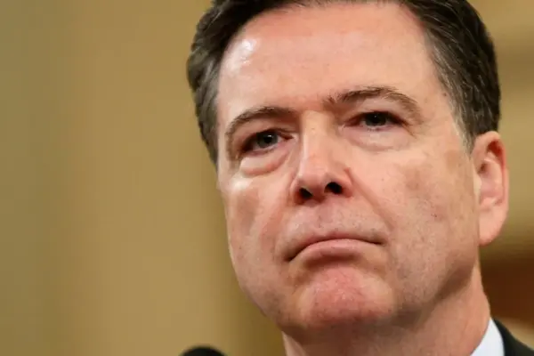 El Departamento de Justicia imputa al exdirector del FBI James Comey por supuestas amenazas de muerte contra Trump