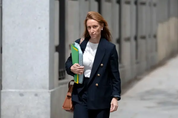 The clash between court and defense explodes over PSOE's cash payments