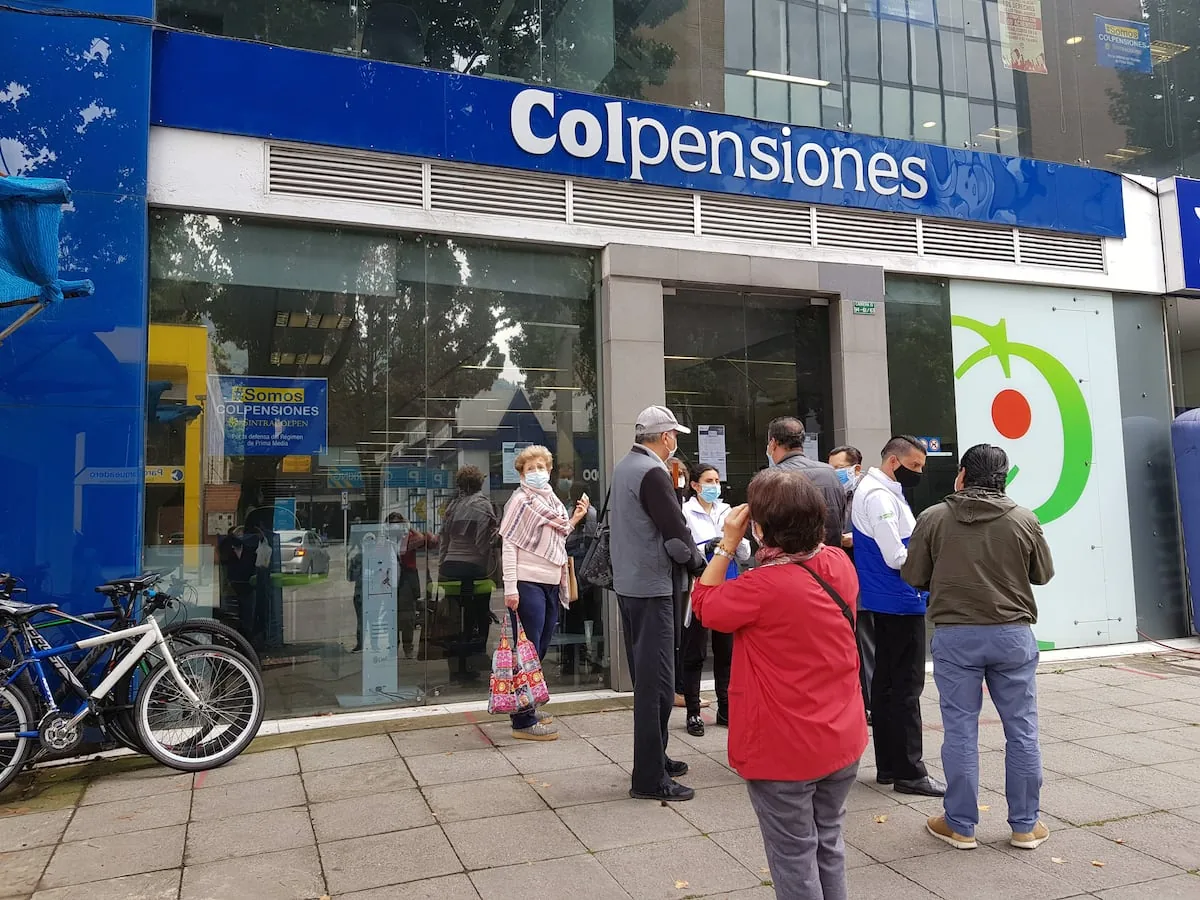 El Gobierno ordena trasladar 7.000 millones de dólares desde los fondos privados a Colpensiones