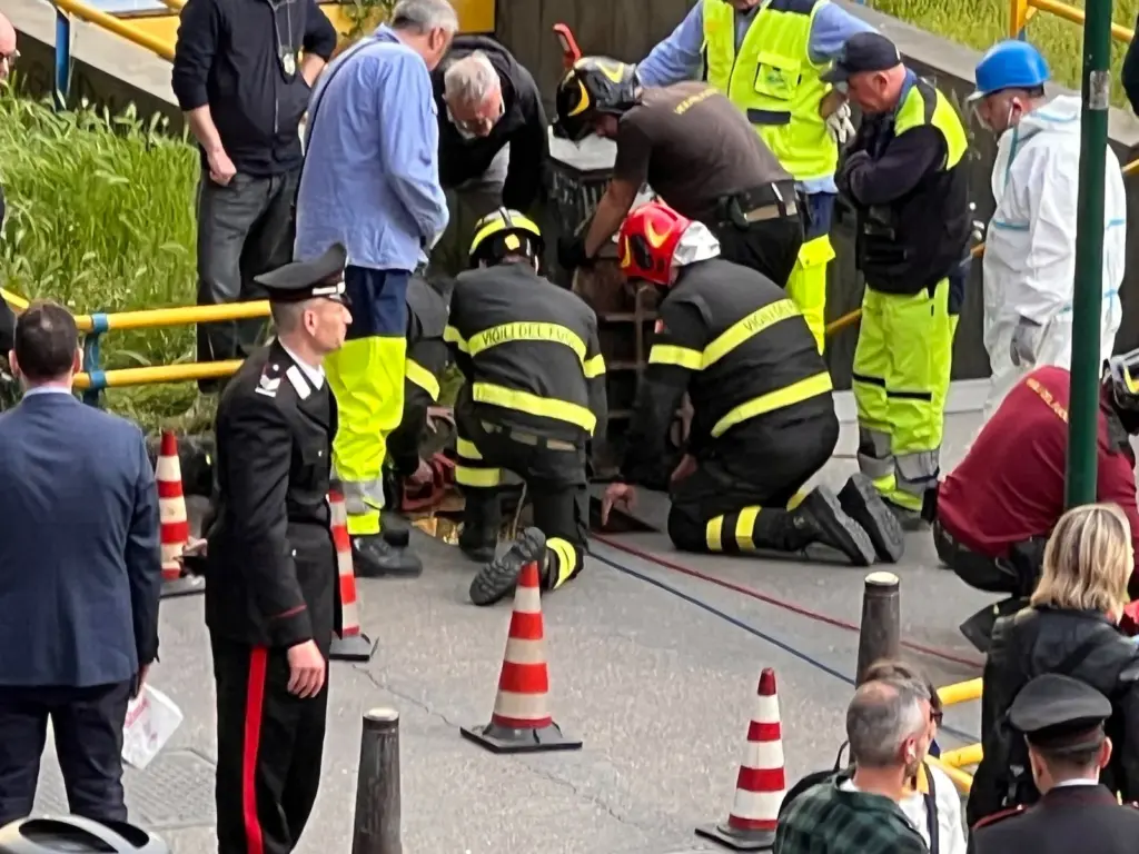 The robbers of a bank in Naples manage to escape through a tunnel after holding nearly 30 hostages