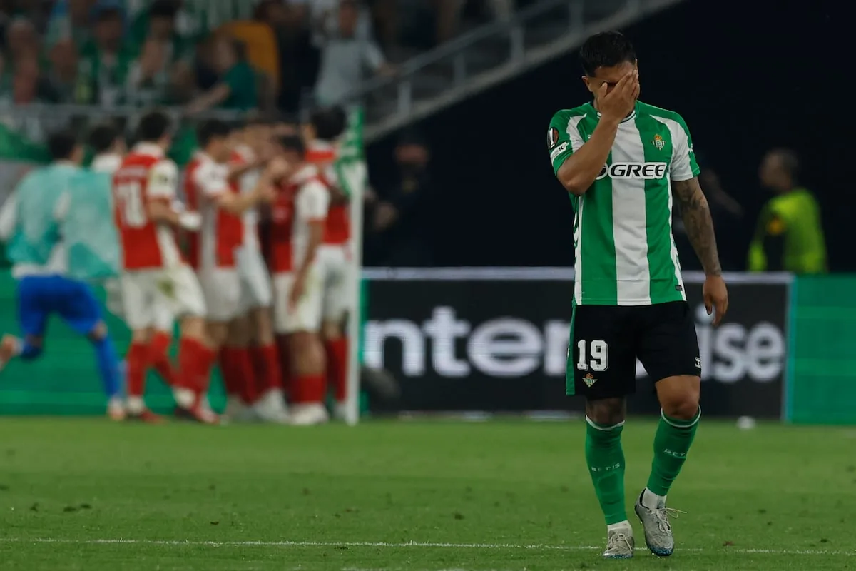 Braga reigns in Betis's gigantic collapse