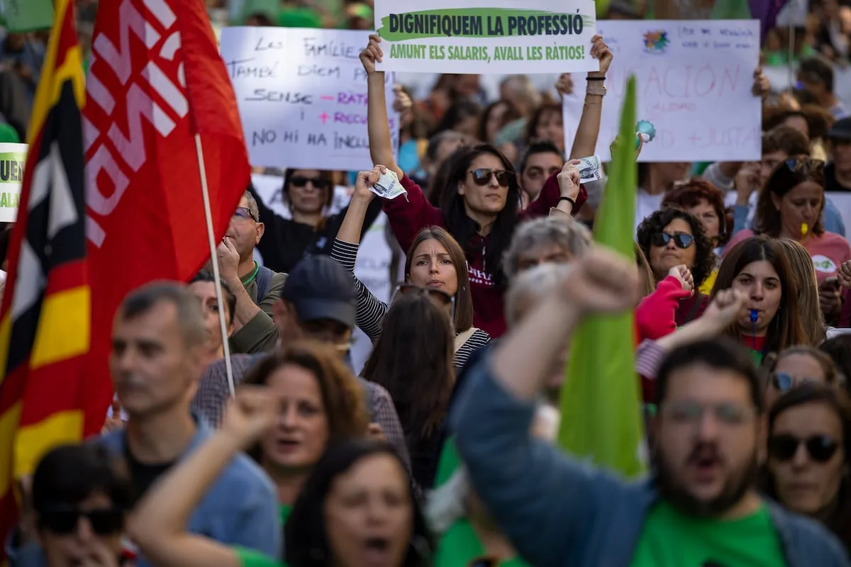 Strike days soared in 2025 among civil servants and fell in private companies