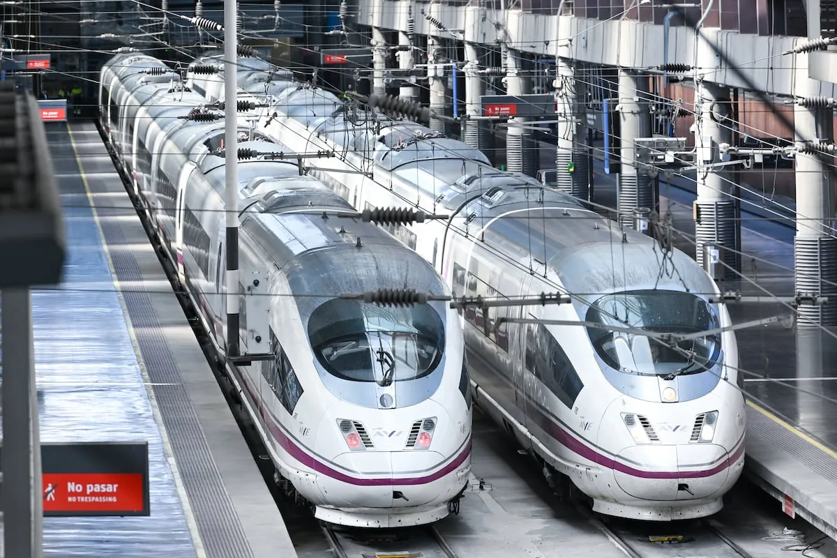 High-speed train delays between Madrid and Andalusia due to an incident involving track machinery