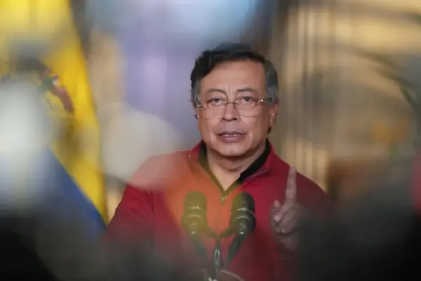 Petro insists on calling the owner of Coosalud corrupt despite the fine imposed on him by the justice system for not retracting