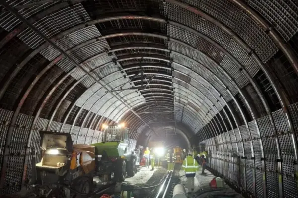 Adif will reopen freight rail traffic through the Rubí tunnel on the night of April 28
