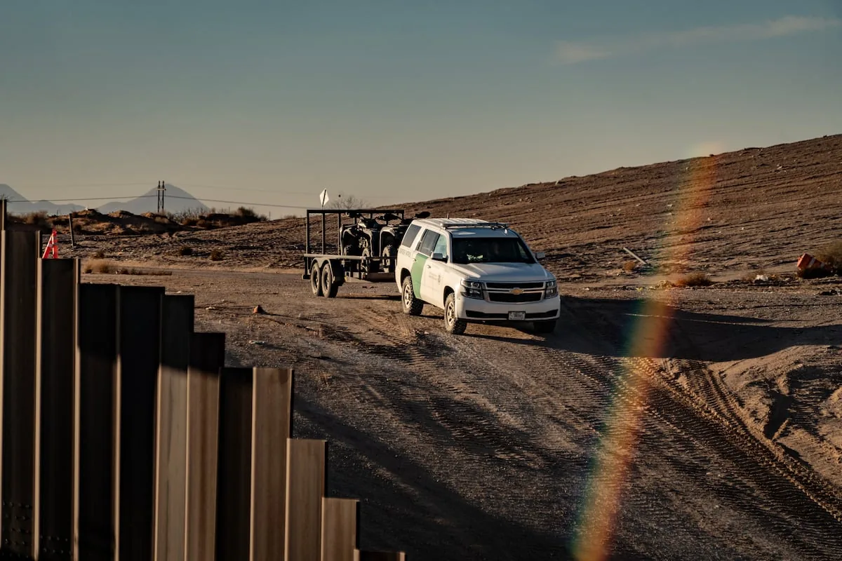 Reinforcement walls and detection technology zones: the "smart wall" that the United States is building on the border