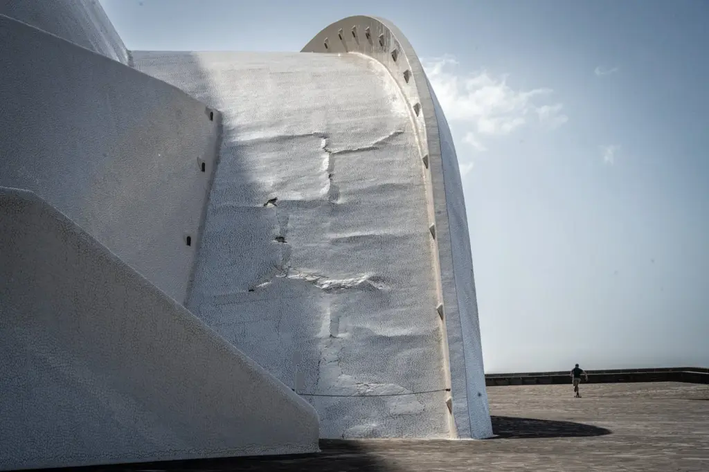 The Calatrava Auditorium in Santa Cruz de Tenerife will begin works that will last 32 months after a decade suffering from leaks