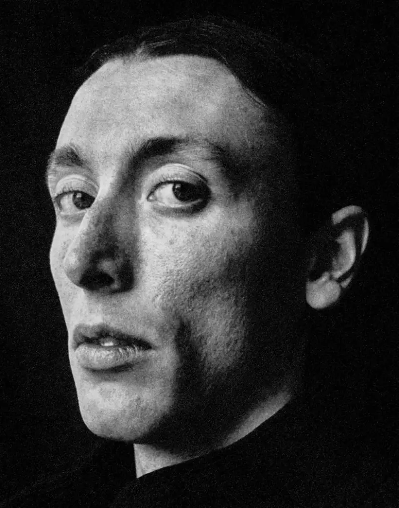 The challenge of photographer Jack Davison: three days in London and 111 portraits (37 per day)