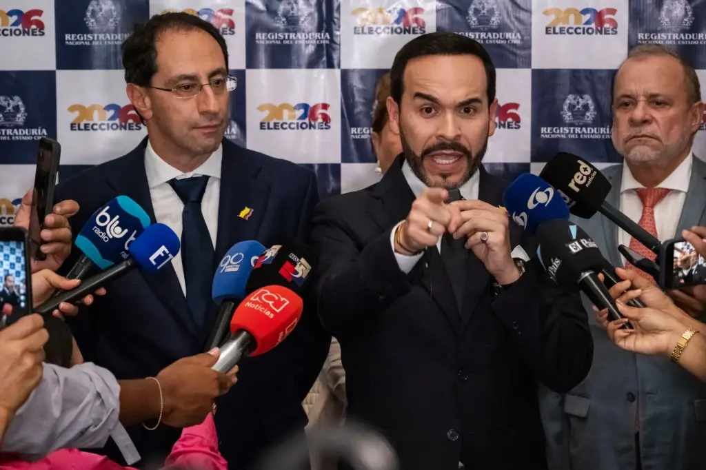 De la Espriella resorts to Bukele's iron fist and Milei's chainsaw to bolster his government program