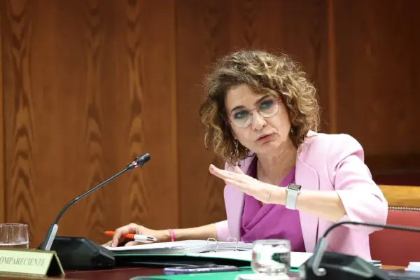 Montero accuses the PP of the “misuse” of the Senate after forcing her to appear “for being the PSOE candidate in Andalusia”