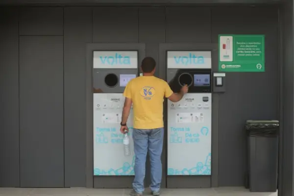 In Mercadona supermarkets, you can now return cans and bottles for money, but in Portugal