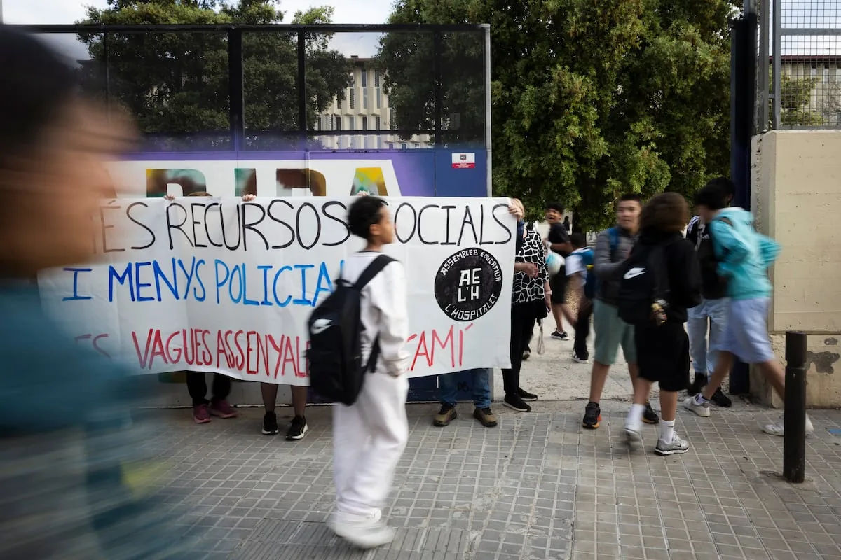 Four institutes request to withdraw from the Government's plan to introduce ‘mossos’ in their centers