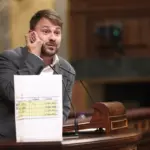The PP proposes to lower the income from 1,800 to 900 euros to declare a family vulnerable