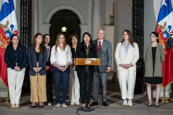 La justicia chilena descarta la prisión preventiva de los tres estudiantes imputados por agredir a la ministra Lincolao