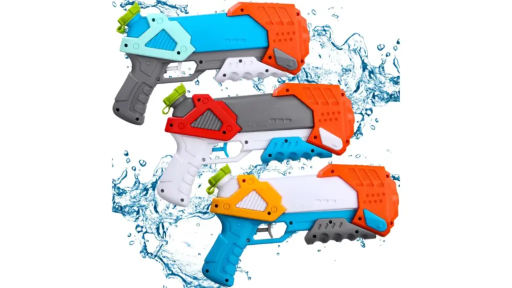 Set of three water guns.