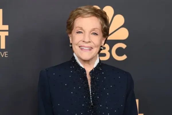 Julie Andrews reappears at 90 years old to ask for a cure for Parkinson's: "I know very well how devastating it can be"
