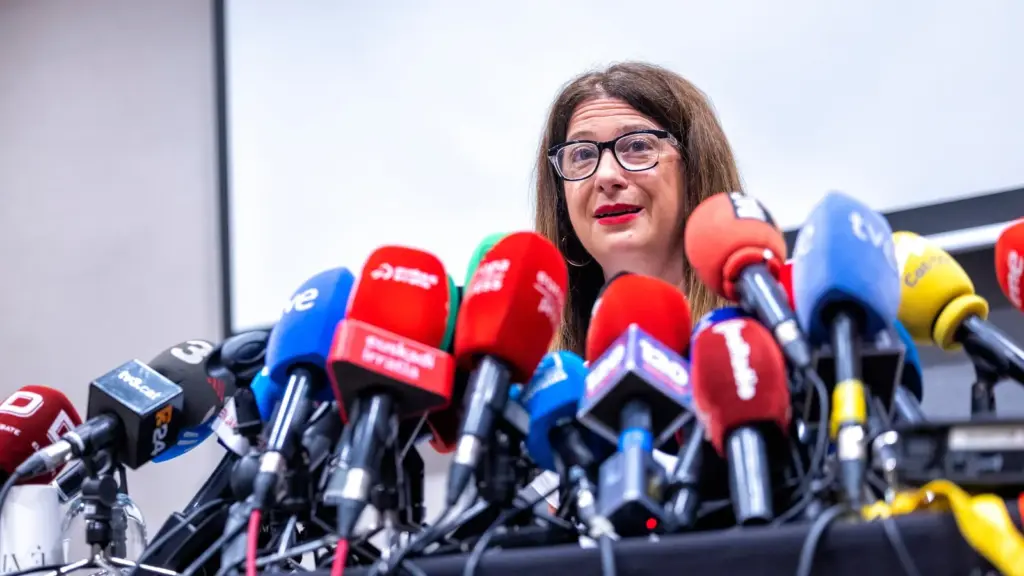 The judge points to PSOE payments to Leire Díez under Cerdán's leadership after Sánchez's reflection days