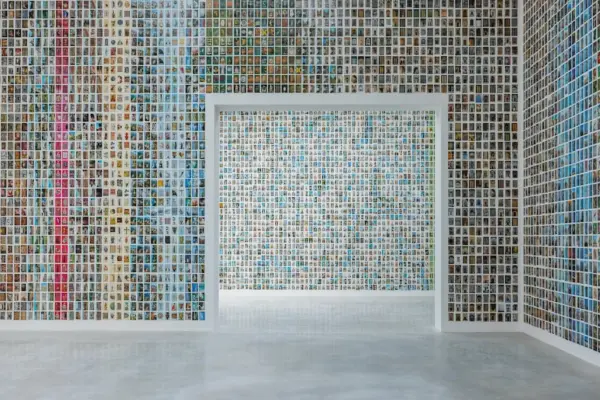 The Spain Pavilion at the Venice Biennale suspends its opening due to a strike against Israel